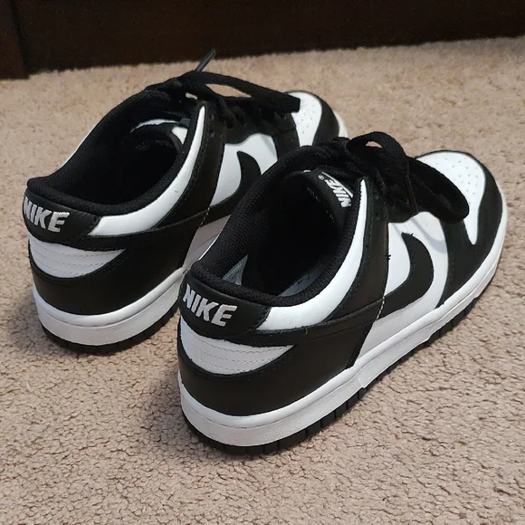 Nike Dunks Youth Like New - Picture 3 of 6
